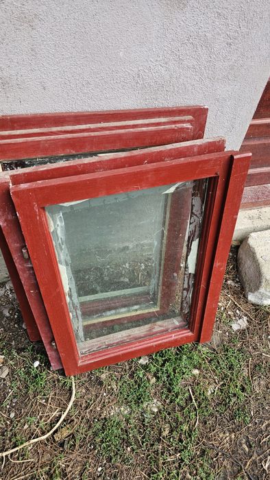 Uși si ferestre cu geam si feronerie