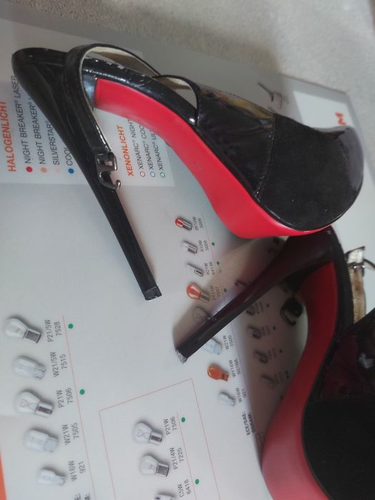 Pantofi negri cu toc