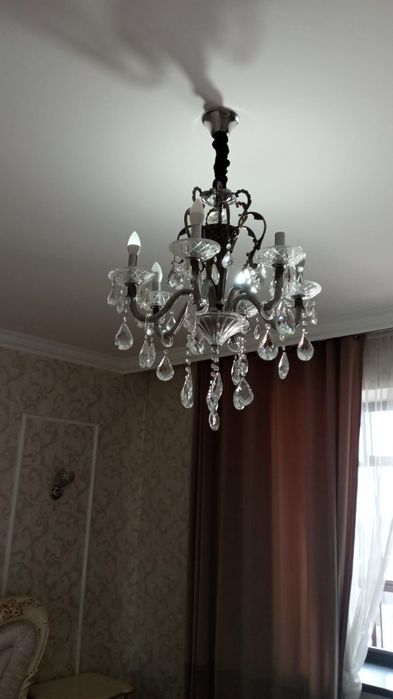 Люстра с двумя бра