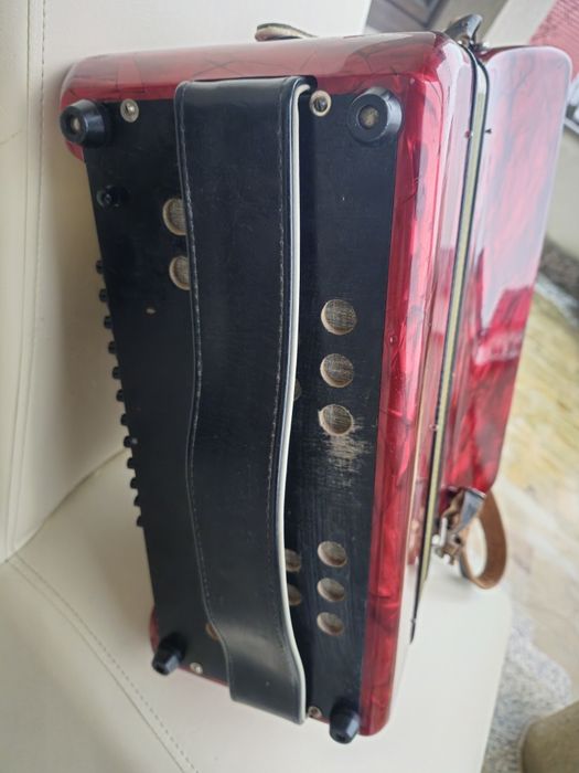 Acordeon Hohner  concerto 2 cu 72 basi