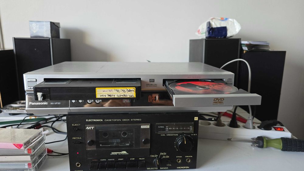 Player/Recorder VHS/DVD Panasonic NV-VP30 EC-S, functioneaza total