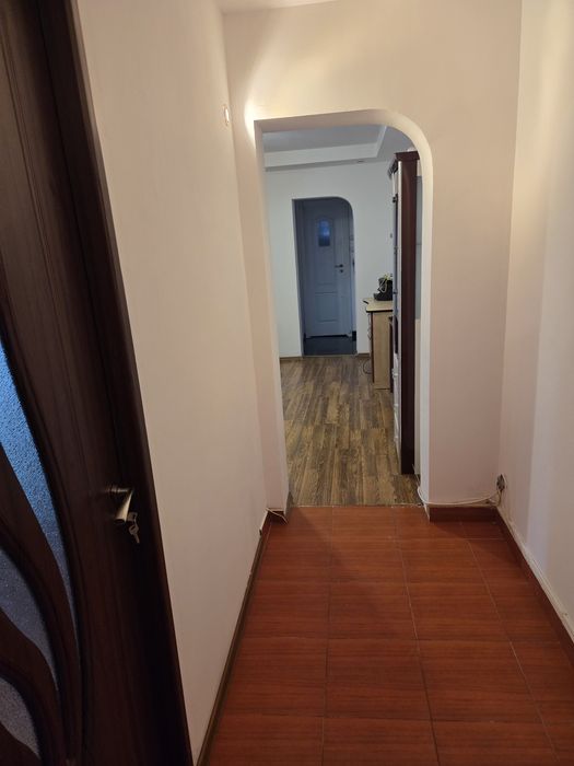 Inchiriez apartament micro 4