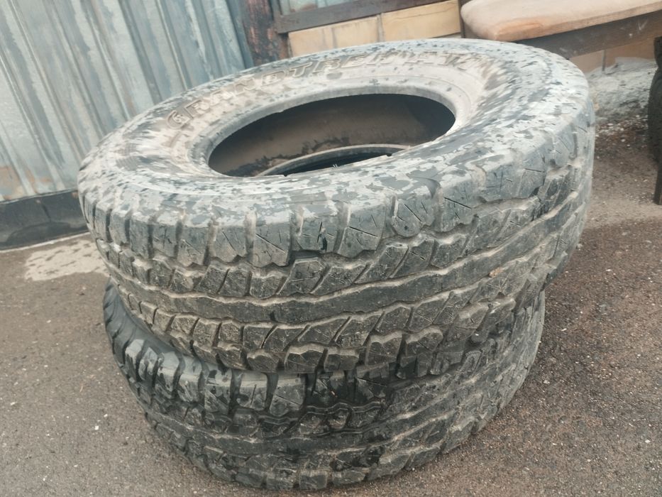 Продаю шины от Mitsubishi