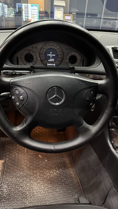 Mercedes-Benz W211