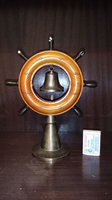 Штурвал корабельный с колоколом. Декор.