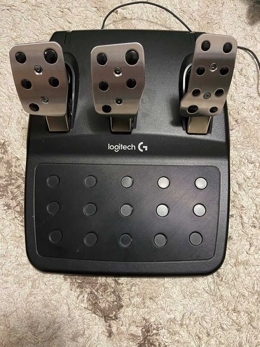 Logitech G29 + Shifter + педали | PS4/PS5/PC | Отлично състояние
