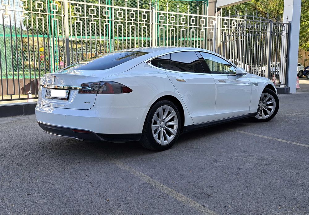 Tesla Model S 90D Dual Motor, 2016г. (USA)