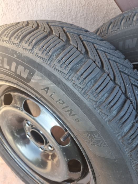 Vand anvelope iarnă Michelin cu jante tablă 195 65 R 15 . 5×100