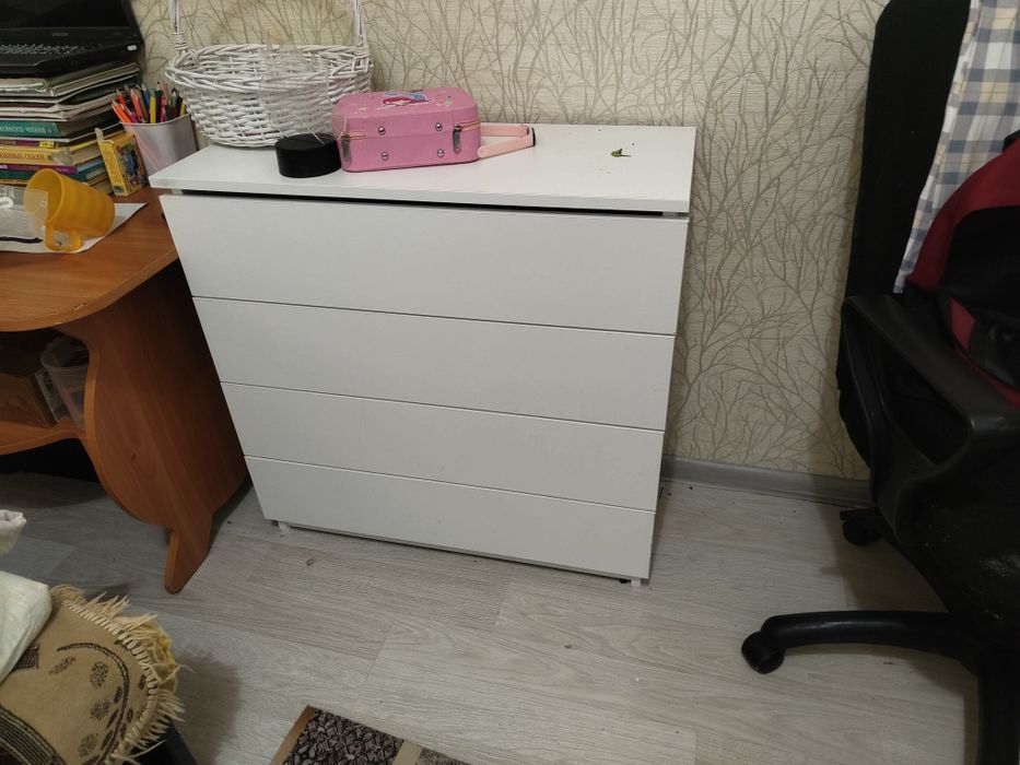 Комод и стол со стилажем