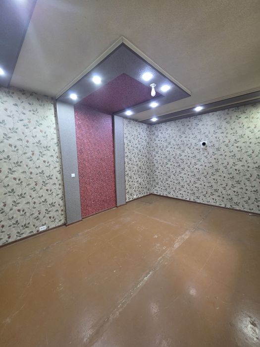 Hovli sotiladi Boxcha bozor oldida