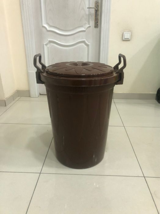 Chiqindi idish har xil turdagu