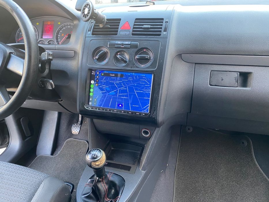 Vând vw Touran 1.6 benzina stare foarte bună