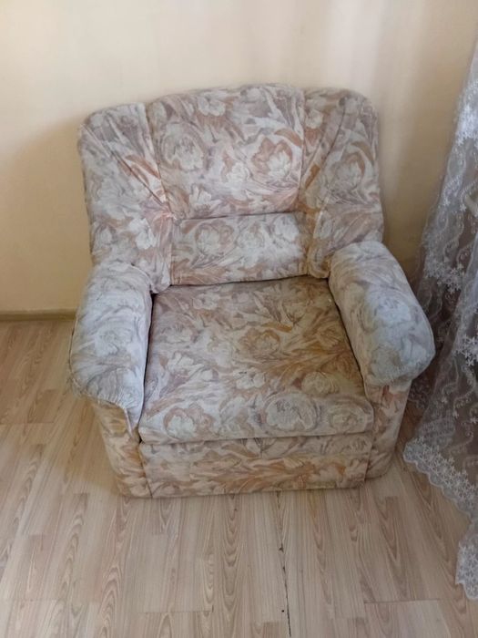 Диван бесплатно отдам 3шт палас