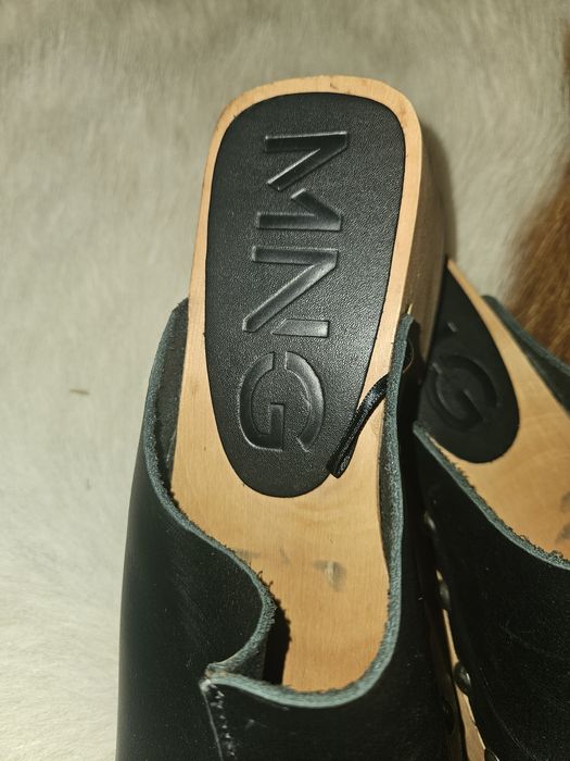 Vand saboti noi Mango piele naturala cu talpa din lemn