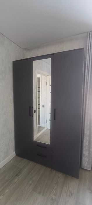 Продаю вместительный шкаф для одежды