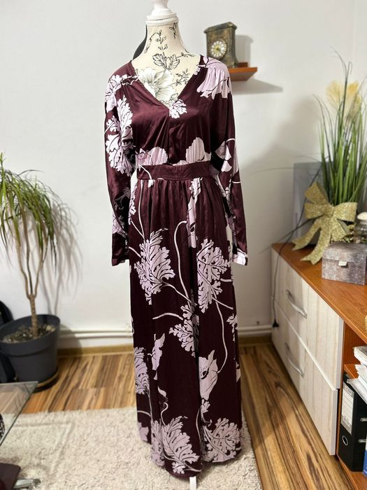 Rochie lungă elegantă bordo cu imprimeu floral