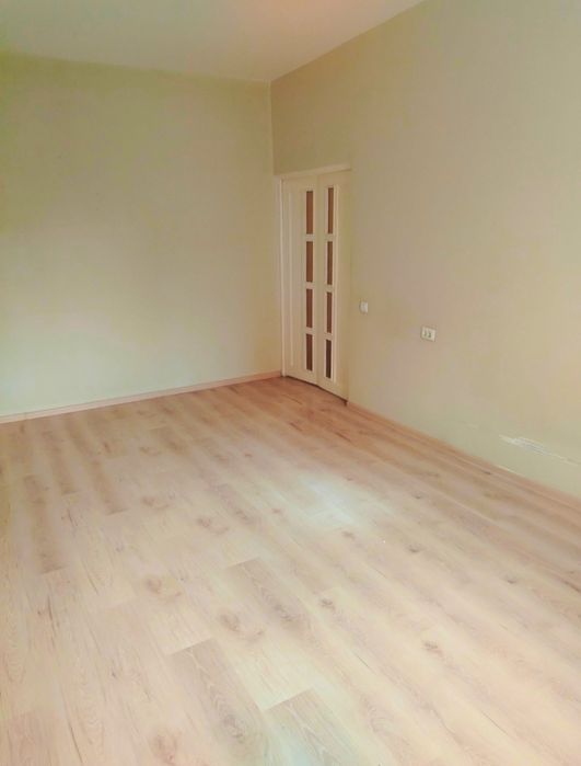 Кадышева базар авиасозлар2 1комн 2этаж балкон 2×3 ремонт средн пл39м2