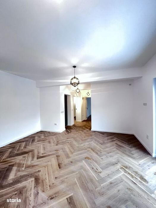 Vanzare Apartament 2 camere+curte 60mp si 2 locuri de parcare - Vedere 2
