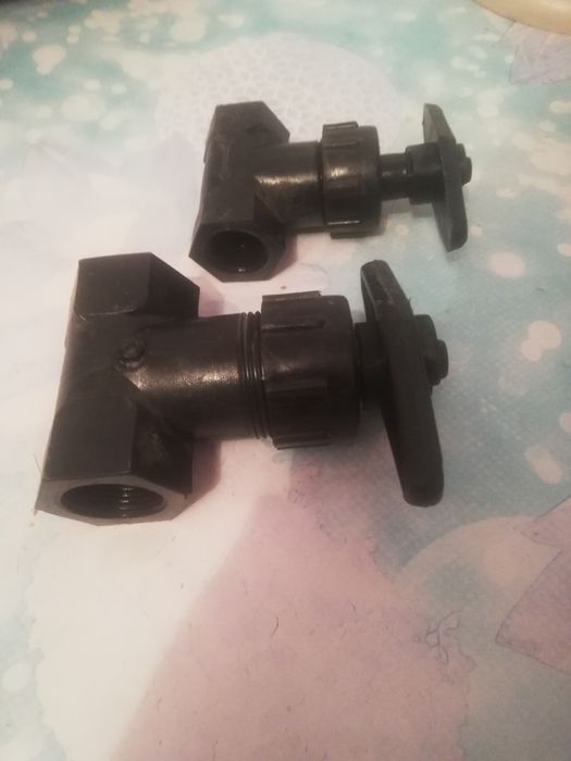 Продам краны новые, пластмассовые.