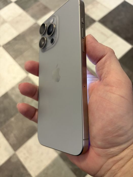 Cadoul ideal iPhone 15 pro max 256 gb baterie 100 stare nou