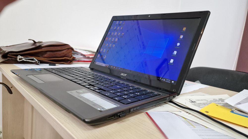 Laptop ACER I7 8gb 1gb Nvidia dedicata + placa video integrata