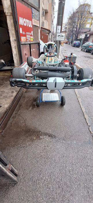 Състезателен  картинг вече и с нови стикери