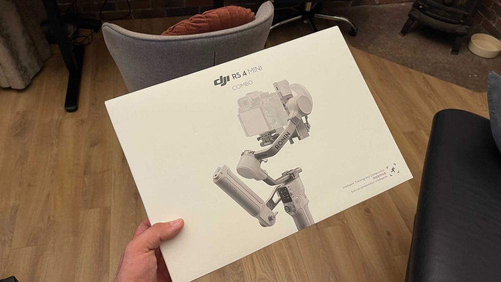 Стабилизатор DJI RS 4 Mini Combo