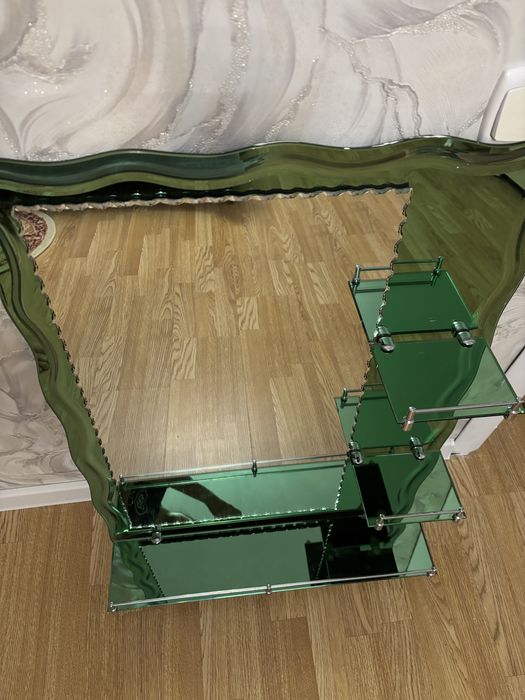 Продам тюльпан+зеркало+этажерка