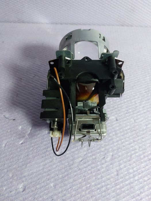 Lupa far dreapta bixenon BMW E90 E91 Facelift