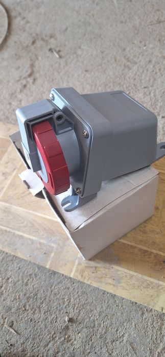 Продам силовые розетки 380В