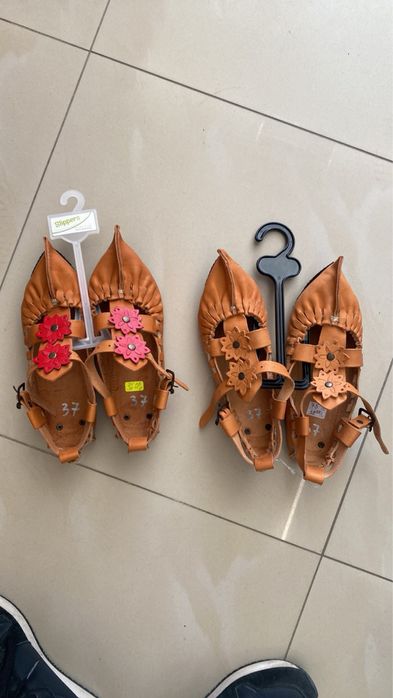 Дамски кожени цървули с орнамент над 5 бр отстъпка 5,11€/10 лв на чифт