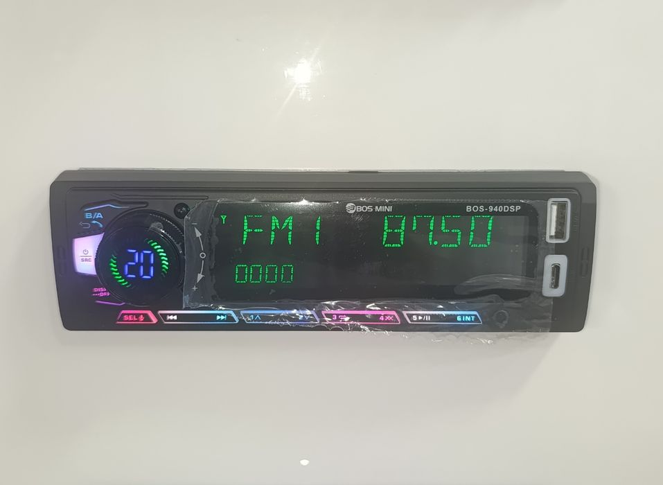 Magnitafon Bluetooth USB Aux Radio yangi.