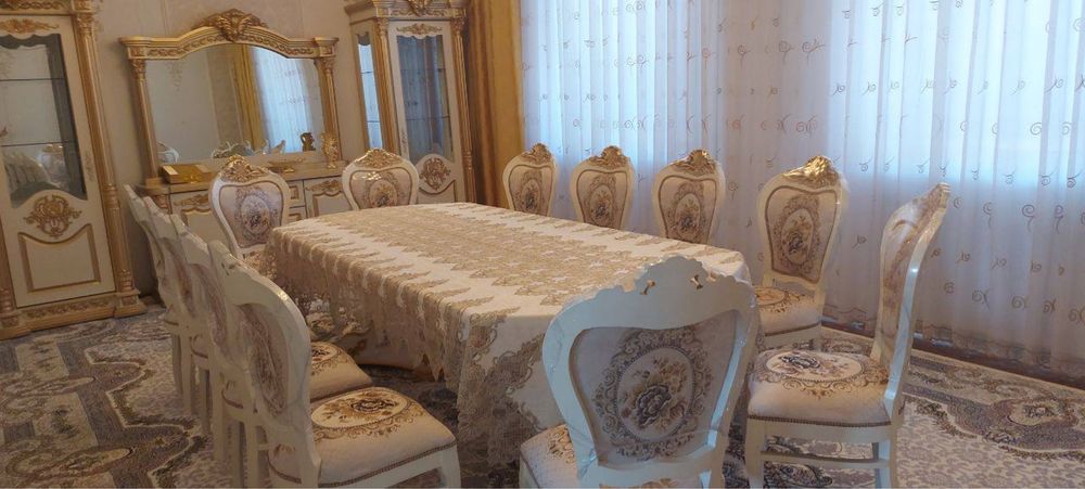 стол стуля на 12 персон