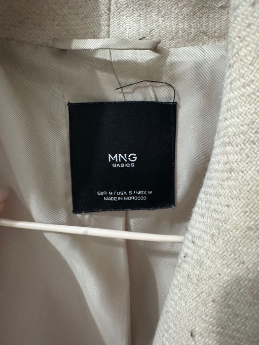 Продам пальто черное и бежевое от Mango
