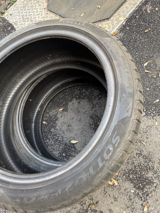 Vând 2 anvelope Pirelli Sottozero 3 245/40 R19