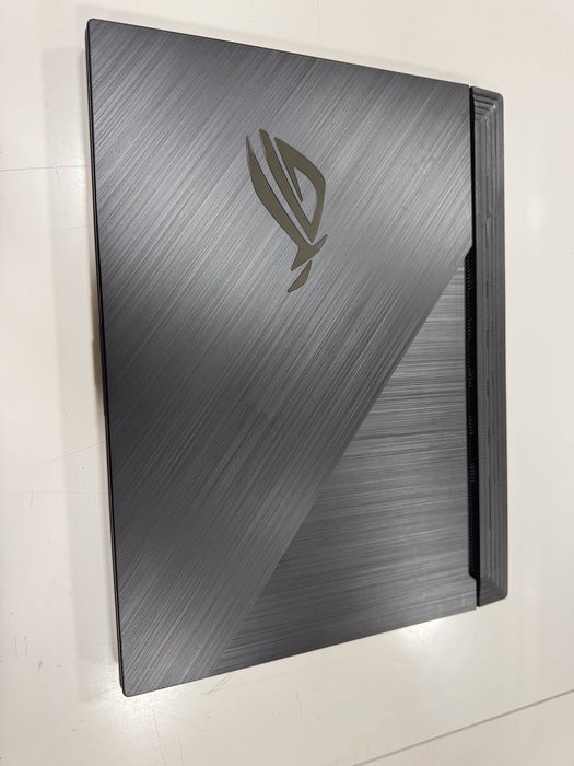 Asus ROG  G512L   i7 10750h Rtx 2060