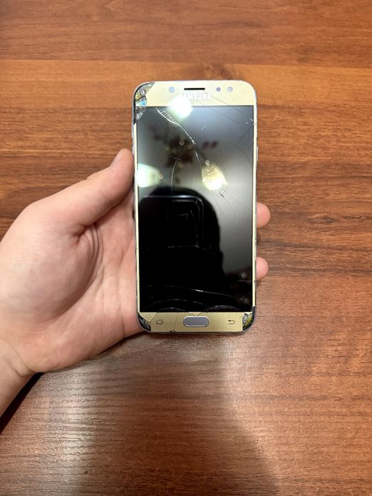 3 ta telefon sotiladi