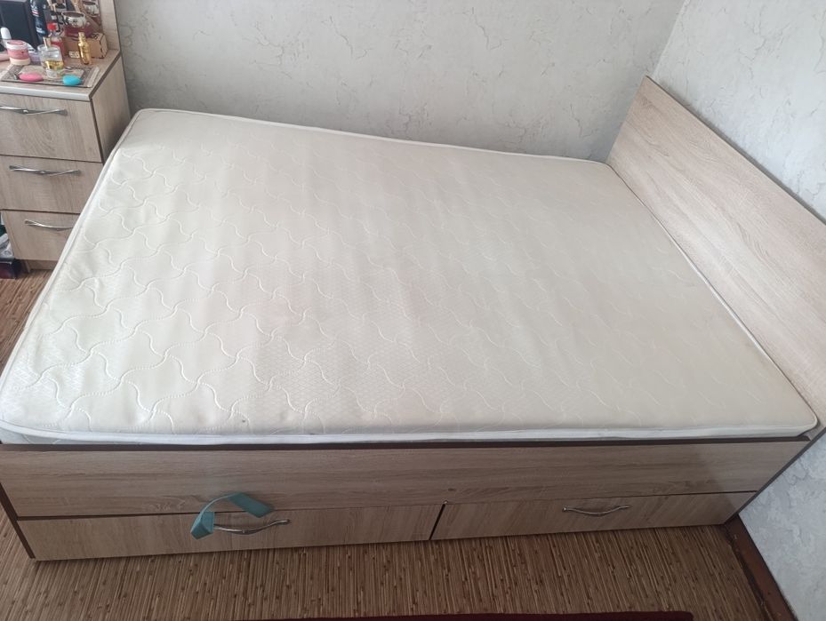 Кровать двуспальная