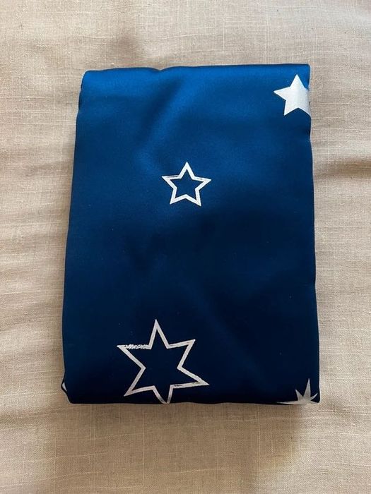 Set 2 draperii blackout (care blocheaza lumina)  Encasa Homes 113×137 cm – bleumarin cu stele argintii
