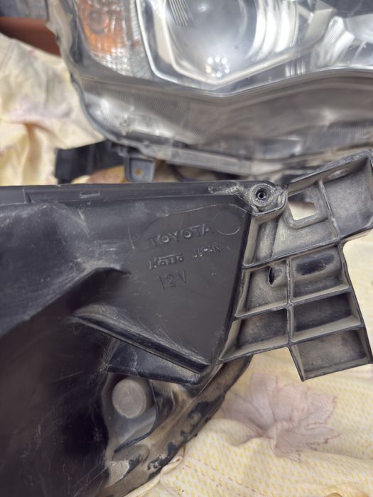 Оригиналные фары 4Runner