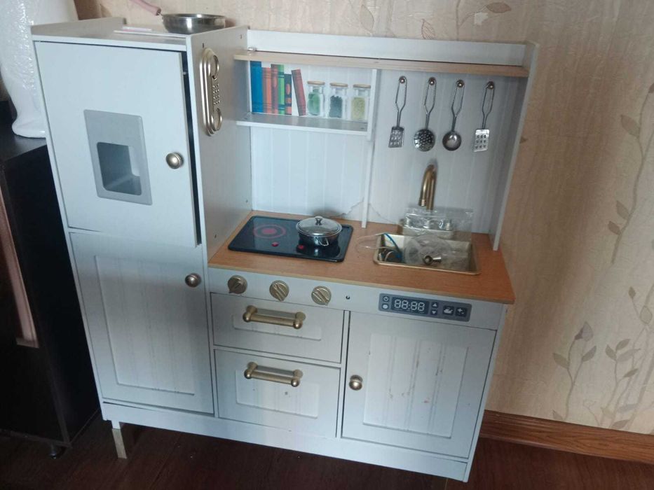 Детская деревянная кухня
