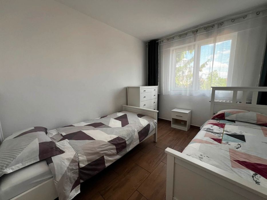 Propietar inchiriez apartament zona INTIM
