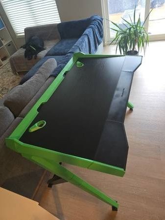 оригинальный DXRacer, редкая чёрно-зелёная модель GD/1000/NE.