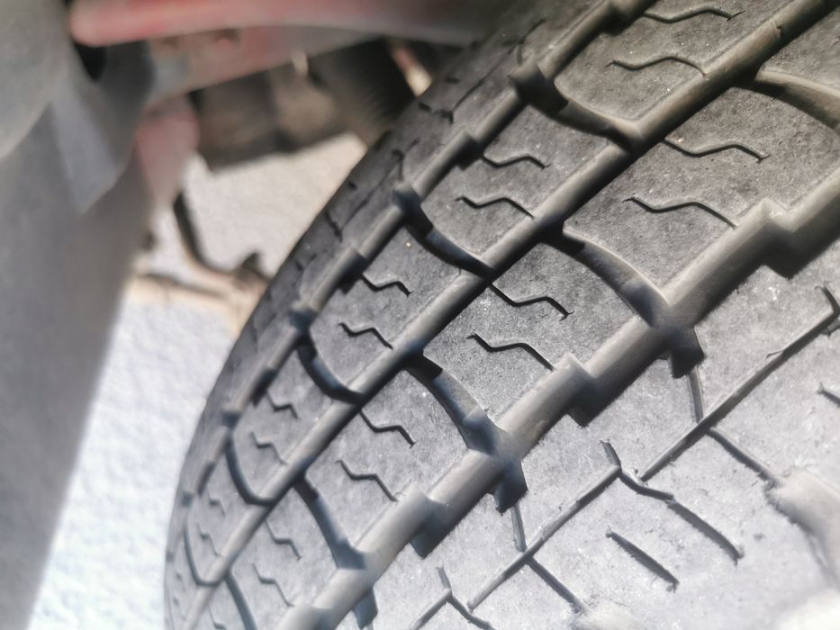 Продавам товарен бус Ивеко 35С17