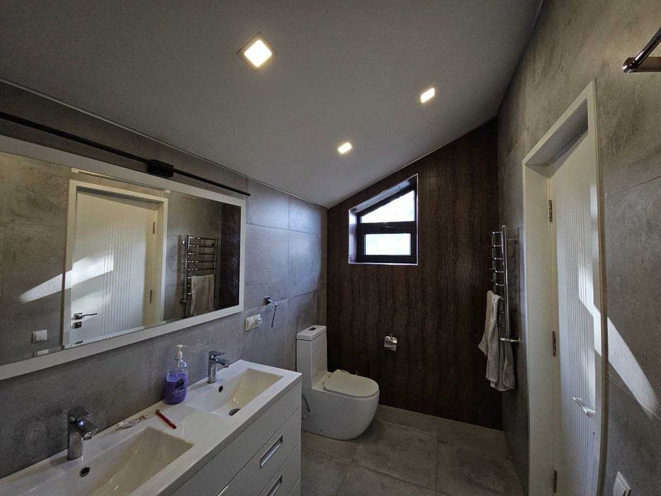 Продается собственный трехуровневый кирпичный дом