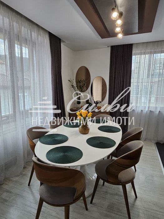 Продава се Мезонет в Шумен, Център - 400 кв.м за 1125 €/кв.м - Снимка #1