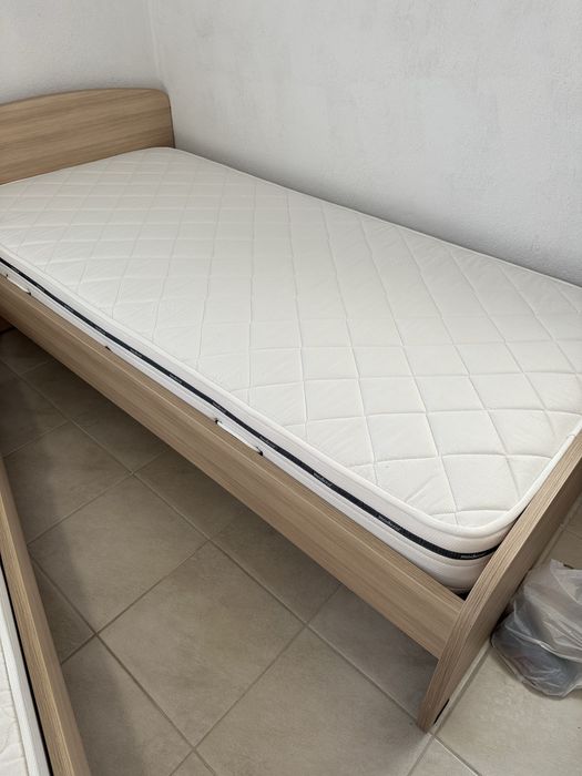 Две единични легла