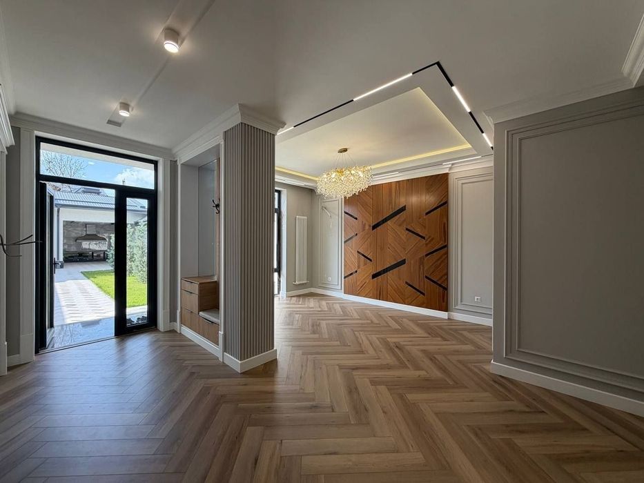 Хувайдо Бу́стон ку́чада 4 сотих 6 хона+ холл