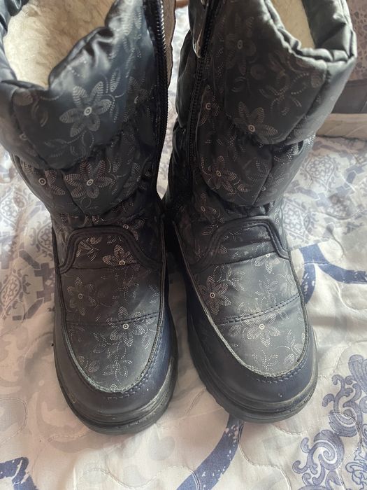 Аяқ киимдер сатылады