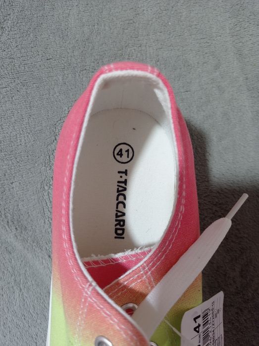 Продам кеды женские